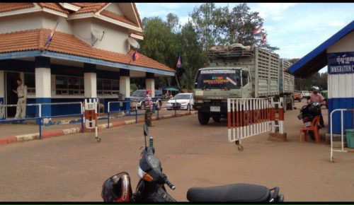 ​មន្ត្រី​ច្រកព្រុំដែន​អូរ​ស្មាច់ ចោទប្រកាន់​គ្នា​រឿង​ពុករលួយ​!