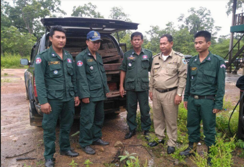 ចាប់​បាន​ឡង់​គ្រីស័​រមួយ​ដឹក​ឈើប្រណិត​ពេញ​ប៊ឹ​ប​នៅ​កោះ​ញែក​!