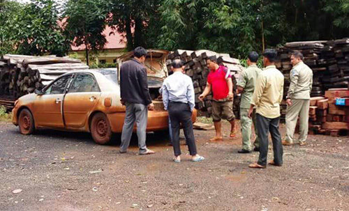 ​កម្លាំង​គណៈកម្មការ​ថ្នាក់​ជាតិ​ចាប់​រថយន្ត​ដឹកឈើ​ប្រណីត​១​គ្រឿង​