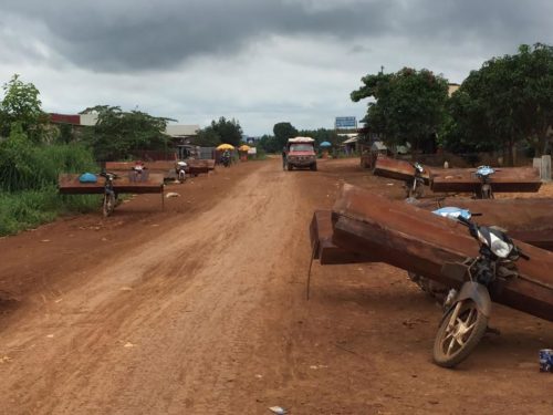 ក្រោយពី​ចាប់​អ្នកកាសែត​៤​នាក់​ដាក់​គុក​ជំនួញ​ឈើប្រណិត​ចាប់ផ្តើម​កក្រើក​ឡើងវិញ​