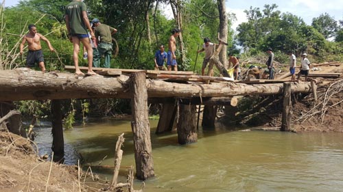 ស្ពានឈើ​ឆ្លងកាត់​អូរ​ប៉ប់​ប្រវែង​២២​ម៉ែត្រ​សាងសង់​ថ្មី​រួច​ជា​ស្ថាពរ​ជា​តម្រូវការ​ចាំបាច់​របស់​ប្រជាពលរដ្ឋ​ចំនួន​ពីរ​ភូមិ គឺ​ភូមិ​ខ្វែ​ង និង​ភូមិ​ដ​ធំ​ក្នុង​ស្រុក​អូរយ៉ាដាវ​