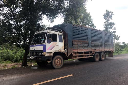 ​ចាប់​រថយន្ត​ដឹក​លើស​ទម្ងន់​៤​គ្រឿង ពិន័យ​ជា​ប្រាក់​ជាង​១៥​លាន​រៀល​