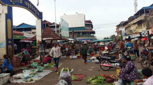 ​អាជ្ញាធរ​ក្រុង​កំពុងឆ្នាំង​និង​មន្ត្រី​ជំនាញ​មន្ទីរ​ហិរញ្ញវត្ថុ​ខេត្ត​អសមត្ថភាព​ក្នុង​ការរៀបចំ​សណ្ដាប់​អនាម័យ​និង​សោភ័ណ្ឌភាព​ទីផ្សារ​