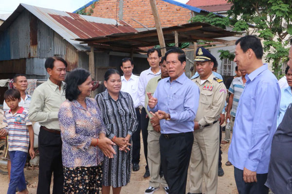 ​លោក ឃួ​ង ស្រេង ប្រាប់ថា​ក្រោយ​ការបោះឆ្នោត អ្នកភូមិ​ភូមិ​អន្លង់​គង​ថ្មី សង្កាត់​ព្រៃ​សនឹង​ទទួលបាន​ផ្លូវ​បេតុង​!