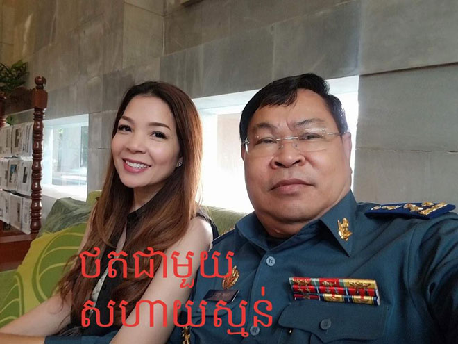 ឧ​ត្ត​ម​សេនី​យ៍​ឯ​កន​ន្ទ​សុខារង​ការ​ចោទ​ពី​ប្រពន្ធ​ថា​មាន​សហាយ​ទើប​ប្តឹង​លែង​គ្នា​