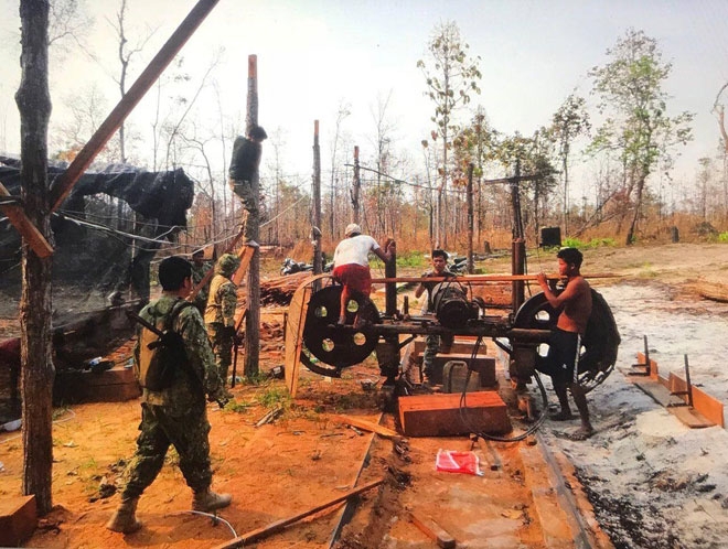 ​អាវុធហត្ថ បង្ក្រាប​រោង​ម៉ា​ស៊ី​អារឈើ​នៅ​ពោធិសាត់​គ្មាន​លិខិតអនុញ្ញាត​តែ​ចាប់​ម្ចាស់​មិនបាន​