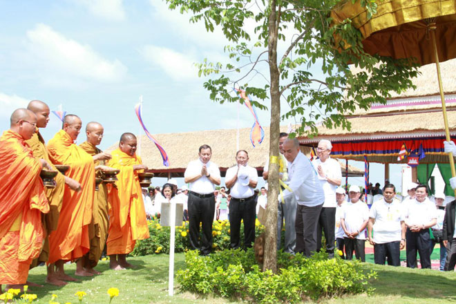 ​ព្រះមហាក្សត្រ​អំពាវនាវ​និង​ជម្រុញ​ការដាំ​ដើមឈើ​នៅតាម​ទីប្រជុំជន​ស្រុក ក្រុង ឃុំ សង្កាត់ ភូមិ​