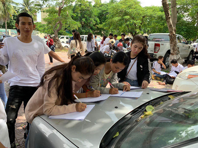 ​សិស្ស​ប្រឡង​បាក់​ឌុប​តវ៉ា​ក្រសួង​បង្កើត​គណៈកម្មកា​!