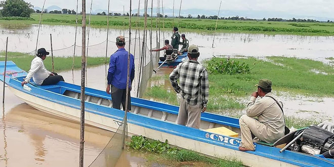 ជលផល​ខេត្ត​កំពង់ឆ្នាំង​និង នាយ​សង្កាត់​រដ្ឋបាល​ជ​ល​ផល​ស្រុក​កំពង់លែង​ចុះបង្ក្រាប​ក្រោយ​ពី​រង​ការ​ចោទ​ថា​បើក​ដៃ​អោយ​មេ​ឈ្មួញ​រត់ការ​របាំង​លប​ក្នុង​និង​ក្រៅ​តំបន់​អភិរក្ស​ក្នុង​រដូវ​បិទ​នេសាទ​?