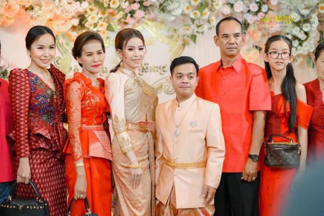 ​នារី​រូប​ស្រស់​បាន​ប្តី​ទាប​កន្តឿ​គឺជា​ប្អូនស្រី​តារាចម្រៀង​ឈិត​សុវណ្ណ​បញ្ញា​