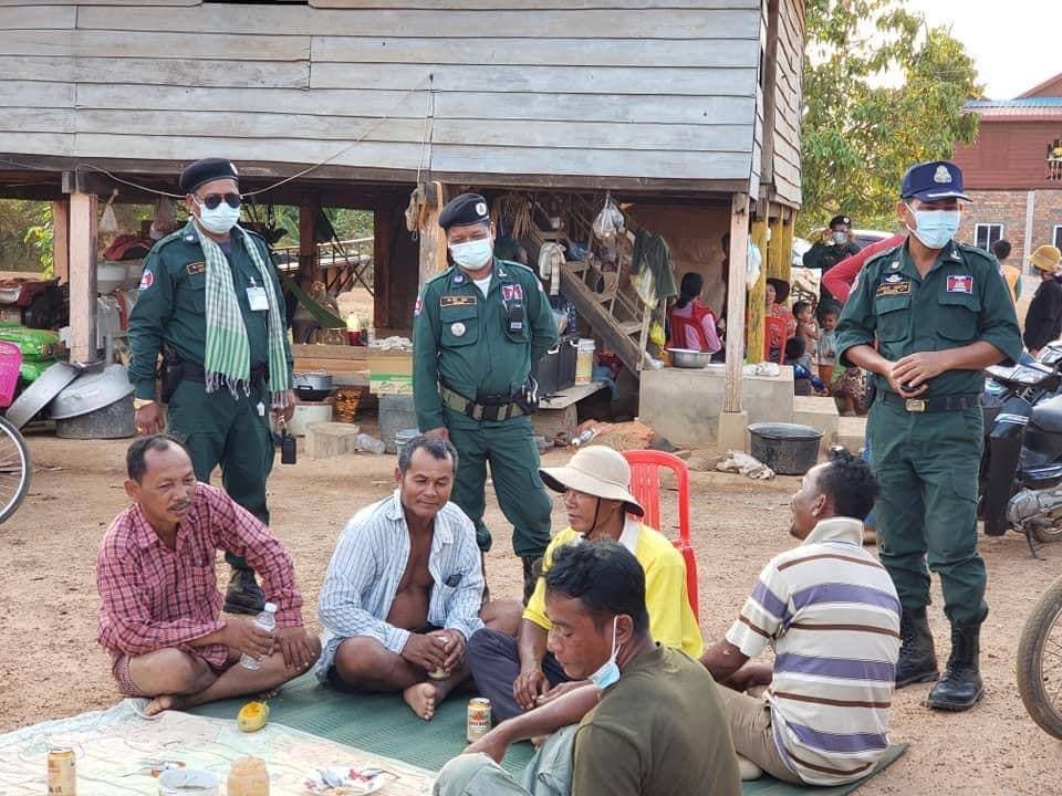 អភិបាលរាជធានី ណែនាំឲ្យអាជ្ញាធរនិងសមត្ថកិច្ចបើកទូលាយចំពោះបងប្អូនអាជីវករ ដឹកត្រី សាច់ បន្លែ បង្កាទៅផ្គត់ផ្គង់នៅទីផ្សារ និងមានវិធានការម៉ឺងម៉ាត់ចំពោះអ្នកជួបជុំផឹកស៊ីតាមផ្ទះ