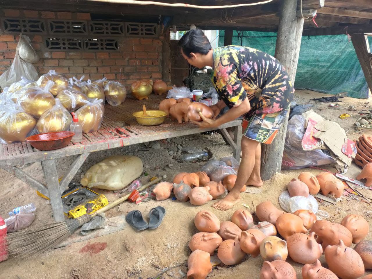 ​ស្មូនឆ្នាំង​ប្រឈម​និង​ការ​អស់​ដី​ស្មូន​នាំគ្នា​តវ៉ា​ឲ្យ​អាជ្ញាធរ​ជួយ​